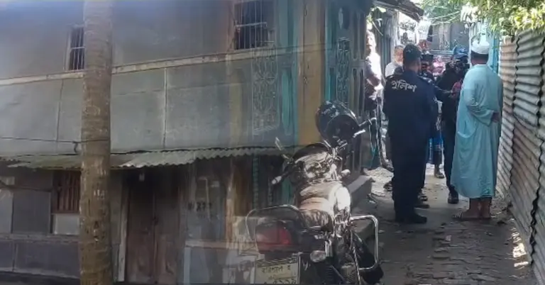 ওসমান হাদির গ্রামের বাড়িতে চুরি